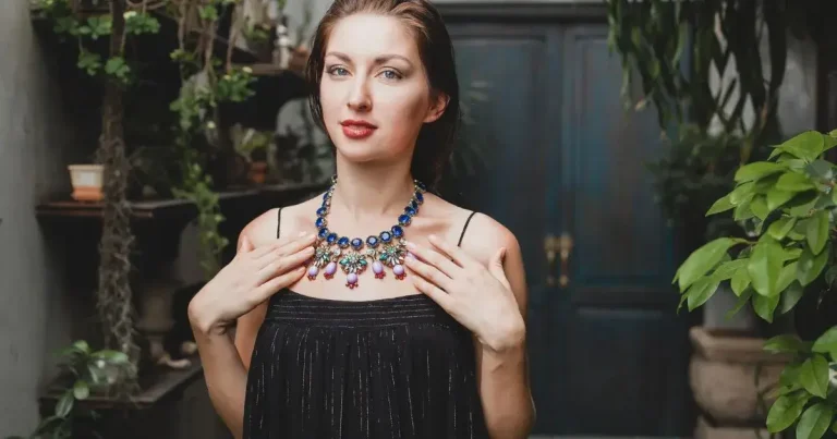 how to accessorize a black dress